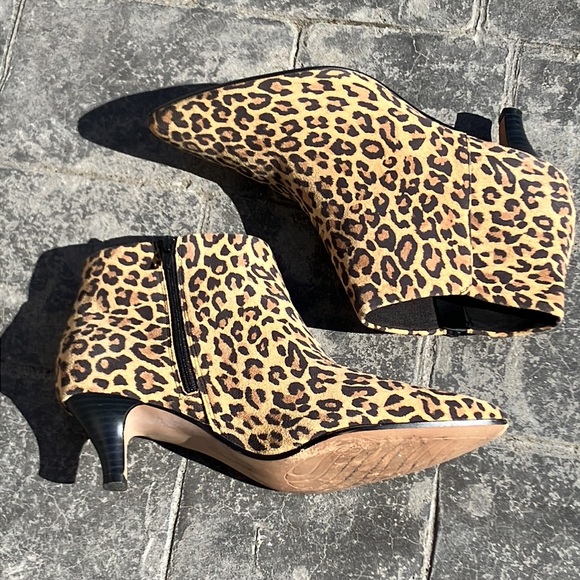 Classic Clark’s Leopard Booties size 10 - Picture 1 of 13